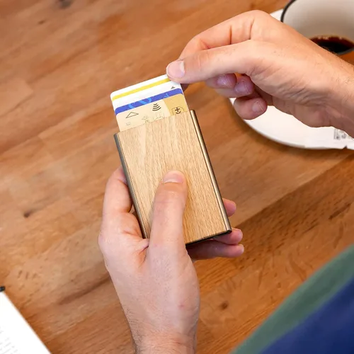 Miniatura 46 de ÖGON -DESIGNS- Tarjetero automático de aluminio, protección RFID contra fraude y desmagnetización, cartera delgada y minimalista para hombres