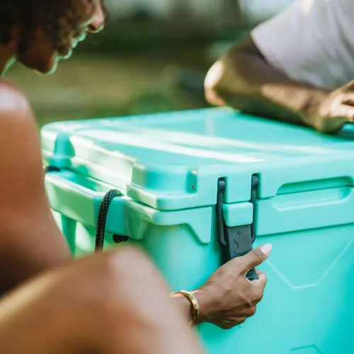 Miniatura 3 de BISON COOLERS Enfriador Rotomoldeado de Durabilidad Extrema Diseñada con Carcasa Rígida, Tapa y Revestimiento Hielera de Larga Duración con Seafoam