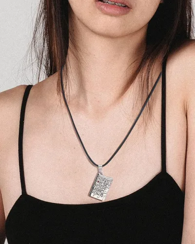 Miniatura 6 de Abitoncc Collar Stranger Charm de acero inoxidable Eddie alfabeto bombilla Once Bike Demogorgon notas al revés Guitarra Pick Munson Collares