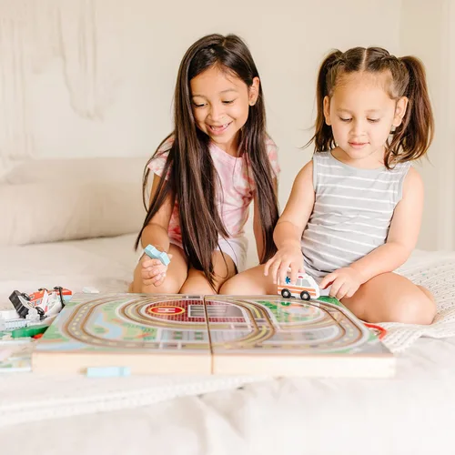 Miniatura 3 de Melissa & Doug Ciudad de mesa de madera desmontable de 18 piezas, 4 vehículos de rescate, piezas de juego, puente