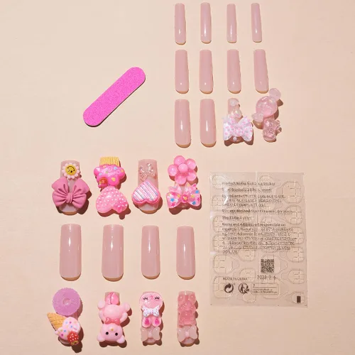 Miniatura 4 de Uñas postizas largas a presión cuadradas con dijes, uñas acrílicas color rosa nude, lindos diseños de dijes de oso de corazón, uñas con pegamento