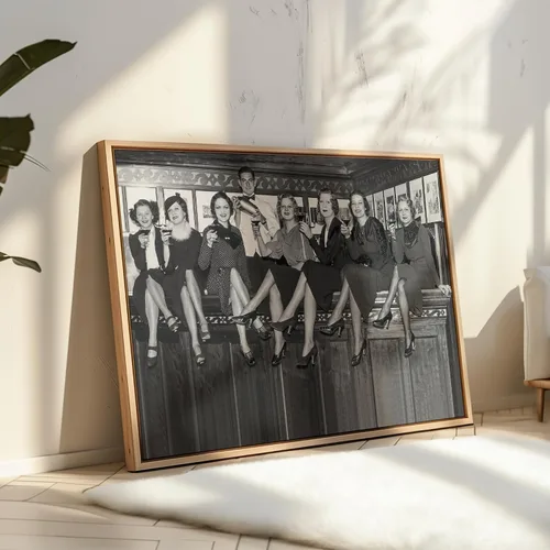 Miniatura 4 de Poster Master Póster de Mujeres Sentadas en una Barra de Bar - Impresión de Bebiendo Vino - Arte de Alcohol - Regalo para Hombres, Mujeres
