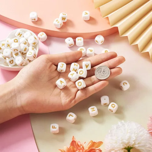 Miniatura 7 de FASHEWELRY 52 cuentas de silicona de 0.472 in, cuentas cuadradas de silicona del alfabeto de oro blanco, cuentas focales a granel para hacer A a