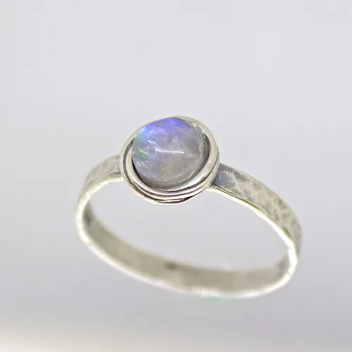 Miniatura 22 de Anillo de plata de ley con piedras preciosas para mujer, anillo apilable de piedra martillada, anillo de piedra natal