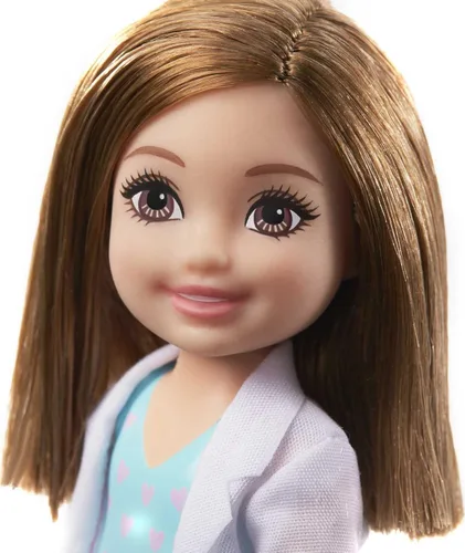 Miniatura 3 de Set de juego Barbie con muñeca morena Chelsea que puede ser doctora y accesorios que incluyen una pizarra, herramientas médicas y adhesivos