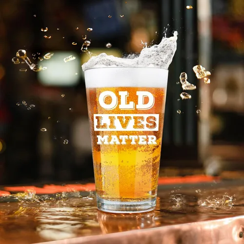 Miniatura 5 de LIGHTEN LIFE Old Lives Matter - Vaso de cerveza de 16 onzas, regalo único de anciano, en caja de barril valioso, vaso de cerveza de cumpleaños