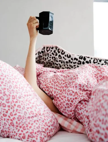 Miniatura 3 de Betsey Johnson - Sábanas de cama King, ropa de cama suave y ligera, resistente a la decoloración y a las arrugas (leopardo, King)