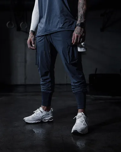Miniatura 2 de Pantalones de entrenamiento ligeros para hombre con bolsillos con cremallera