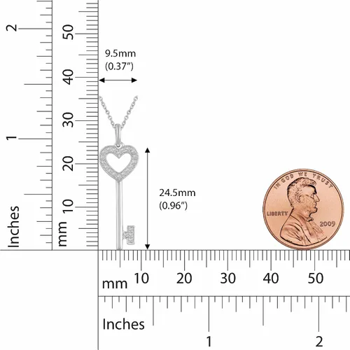 Miniatura 7 de Fifth and Fine Juego de collar con llave de corazón de diamante de 0.10 quilates en plata de ley. Cada pieza viene con una cadena de cable de plata