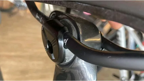 Miniatura 7 de x xotic tech Abrazadera de oreja para tija de sillín de bicicleta 7x9 Ti Bolt para carril de carbono ovalado compatible con TREK Madone Domane