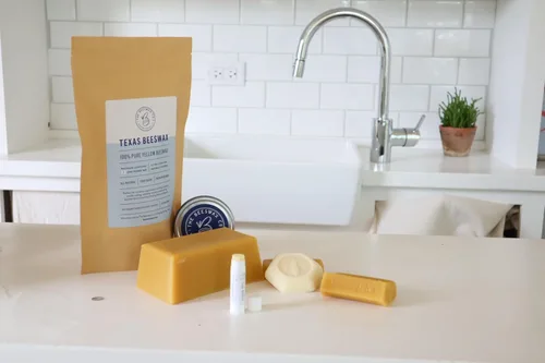 Miniatura 9 de Barra de Cera de Abejas Pura de The Beeswax Co de Texas - Ultra Limpia - Naturalmente Filtrada y con Aroma a Miel - Cera de Abejas Amarilla de Grado