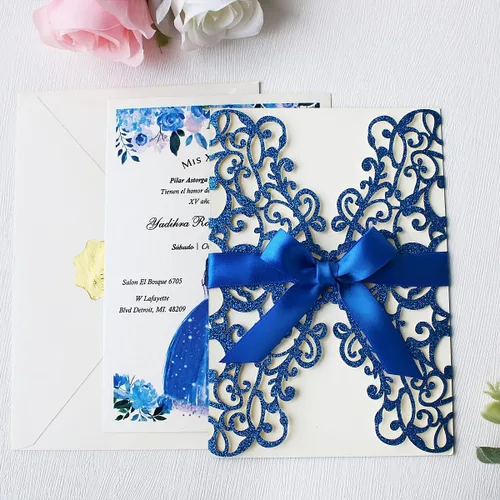 Miniatura 6 de 20 piezas de 5.12 x 7.28 pulgadas azul real con purpurina para invitaciones de boda con bolsillo floral hueco con sobres para invitación de Azul Rey
