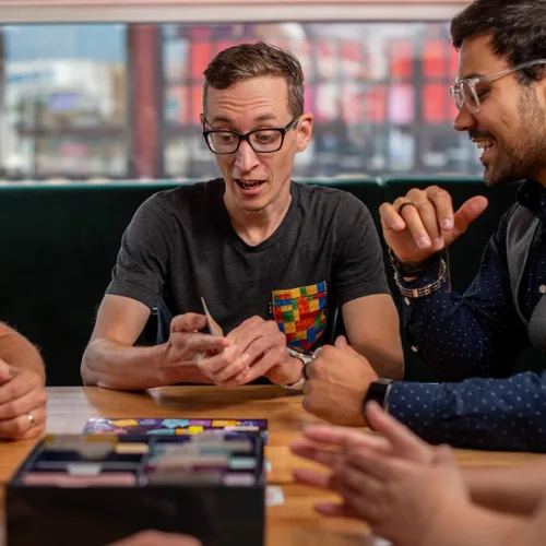 Miniatura 6 de Randolph CDSK Divertido juego de fiesta de trivia para adolescentes y adultos Ideal para noches de juego y grupos grandes Desafío de dos