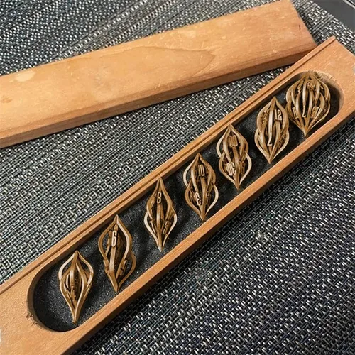 Miniatura 5 de Thyggzjbs Juego de dados Arcanum para juegos de mesa, juego de dados de metal tallado impreso en 3D, juego de dados huecos poliédricos DND RPG MTG