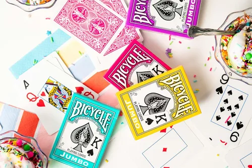 Miniatura 6 de Bicycle 4 juegos de cartas en 1: Euchre, Corazones, Picas y Solitario (paquete de 4 juegos de cartas)