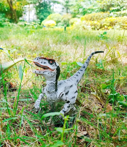 Miniatura 8 de Figura de velociraptor de juguete de dinosaurio con mandíbula y manos móviles, figura de acción de Raptor con detalle de regalo y colección Dinos