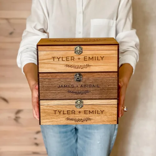 Miniatura 7 de Caja de Recuerdos Personalizada de Madera con Candado para Bodas, Regalo para Él, Ella, Novio, Novia, Parejas, Aniversario Hombres Mujeres (Roble)