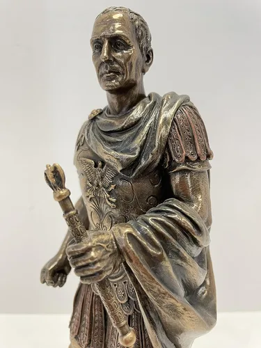 Miniatura 7 de Cayo Julio César en uniforme militar romano Estatua Acabado Bronce
