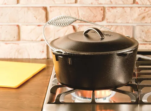 Miniatura 3 de Lodge Horno holandés de hierro fundido pre-sazonado de 5 cuartos de galón con tapa, mango de alambre para una fácil transferencia de la superficie