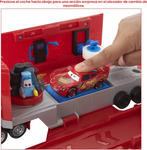 Miniatura 4 de Mattel Disney and Pixar Cars Transforming Mack Playset, camión de juguete 2 en 1 y estación de afinación con lanzador, elevador y más, gráficos