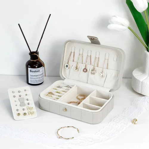 Miniatura 6 de KAMIER Joyero de piel sintética Joyero acolchado de diamante de viaje para anillos, aretes, collares, organizador de joyas portátil de lujo