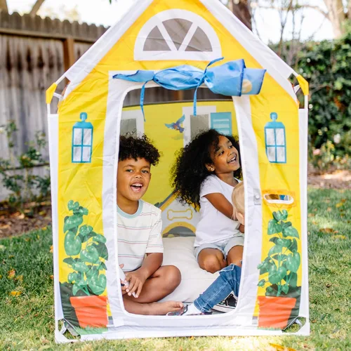 Miniatura 5 de Melissa & Doug Cozy Cottage Tienda de Juego de Tela y Bolsa Tote de Almacenamiento, Amarillo