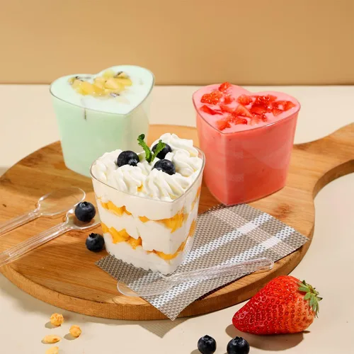 Miniatura 4 de Paquete de 100 mini vasos de plástico transparente con tapas, recipiente de yogur en forma de corazón de 5 onzas para fiestas, aperitivos