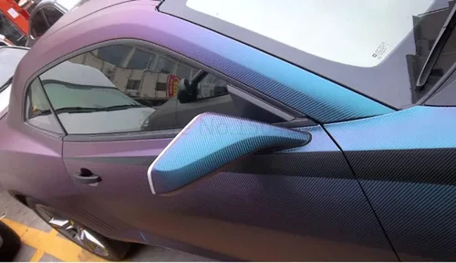Miniatura 4 de LZLRUN Rollo de vinilo de fibra de carbono camaleón 3D de color morado a azul para automóvil, película adhesiva de liberación de aire sin burbujas