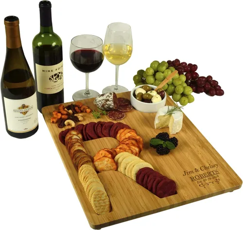 Miniatura 21 de Picnic at Ascot Tablero de queso/embutidos de bambú personalizado personalizado con un surco fresado en forma de letra para galletas – Incluye salsa