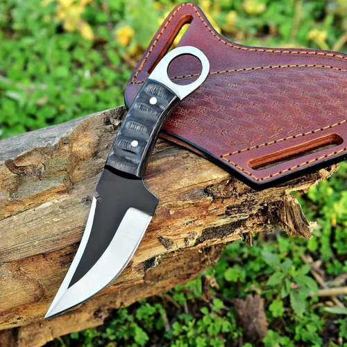TAC Knives - Cuchillo de supervivencia Bushcraft de acero 1095 de hoja fija para exteriores - Mango de madera Pakka - Funda de cuero tipo panqueque