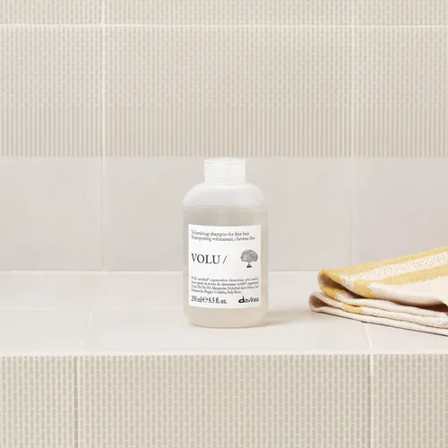 Miniatura 4 de Davines VOLU/Shampoo, Volumizing Cleanser for Fine or Limp Hair - Gentle Root Lifting Formula for Lasting Body & Lightness - Turnip Root Extract