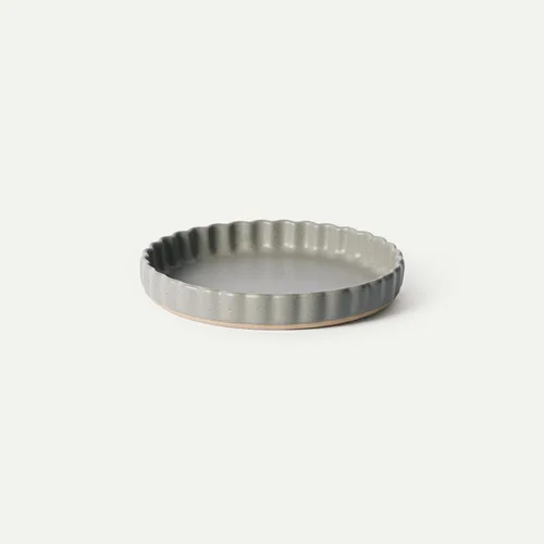 Miniatura 12 de Mora Molde de Cerámica para Tartas, Fuente Grande de Porcelana de 9.5 Pulgadas para Tartas, Quiche, Pay, Flan, etc. Borde Acanalado con Volantes