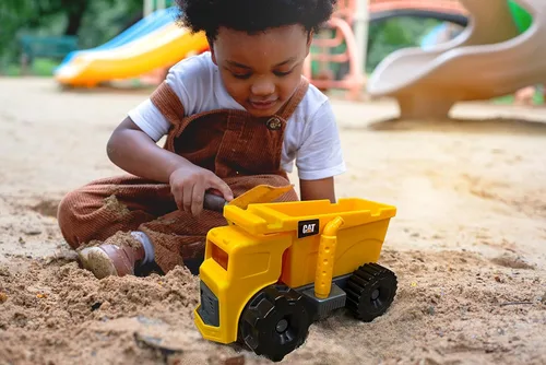 Miniatura 9 de CAT Juguetes de Construcción, Caja de Arena CAT, Juego de Camión Volquete con Accesorios de Arena, Para Niños a Partir de 3 Años