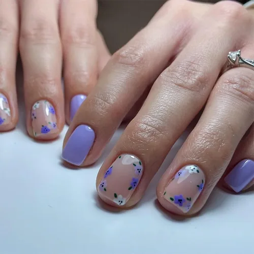 Uñas postizas a presión moradas, cortas, cuadradas, SWEKKE bonitas, uñas postizas con diseños florales morados y blancos, cobertura completa,