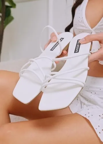 Miniatura 3 de GORGLITTER Sandalias planas de cuero PU con correa cruzada y puntera abierta de verano