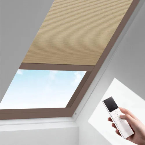 Miniatura 23 de Zshine Persianas celulares motorizadas sin cordones con panal de abeja, persianas opacas de tela para ventana de tragaluz (93021A blanco hueso)