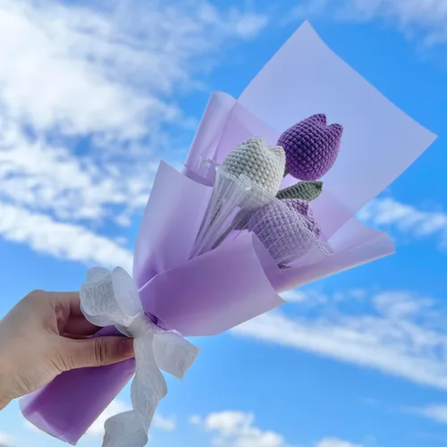 Miniatura 4 de JOMODECOR Ramo de flores de tulipán de ganchillo hecho a mano, flores artificiales tejidas para siempre con exquisita envoltura, regalo para novia