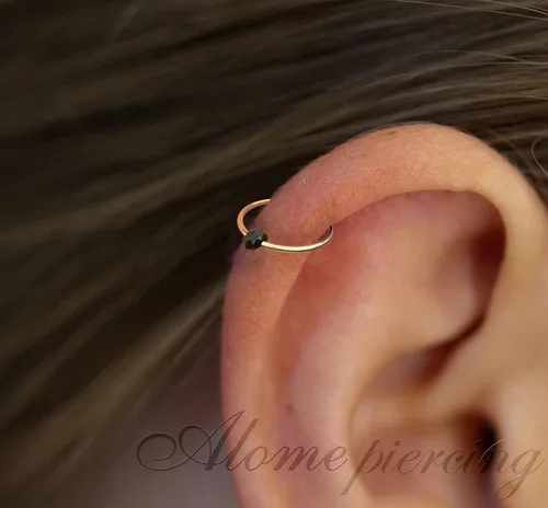 Miniatura 52 de Variedad de aretes de aro para cartílago