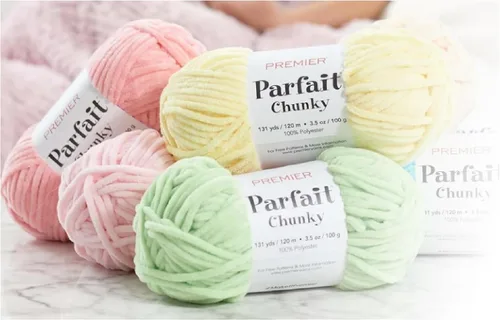 Miniatura 6 de Premier Yarns Parfait - Ovillo de felpilla grueso, 3.5 onzas, 6 unidades, peso súper voluminoso, paquete de 3 unidades con soportes para punto