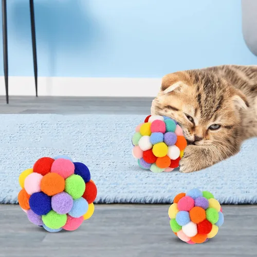 Miniatura 5 de TUSATIY Pelotas de juguete para gatos con campanilla, 3 piezas, coloridas bolas suaves y peludas con campanilla integrada para gatos, juguetes