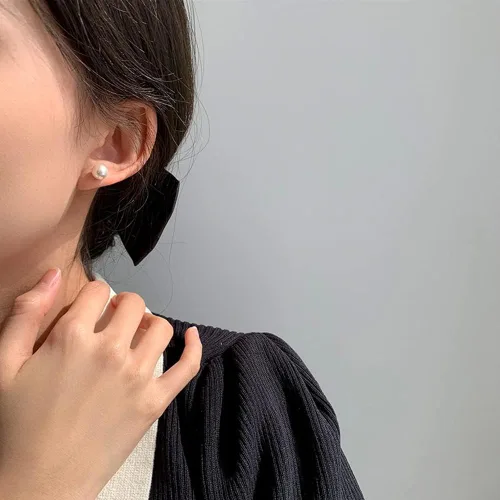 Miniatura 5 de 12 pares de aretes de perlas blancas y negras