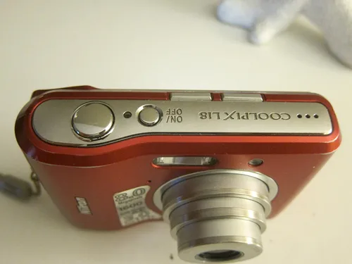 Miniatura 4 de Nikon Coolpix L18 - Cámara digital de 8 MP con zoom óptico 3x (rojo rubí)