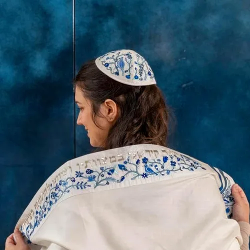 Miniatura 6 de Yair Emanuel Kipá Yarmulkes & Sombrero Yemenita Judaica Bordado Kipá Azul Flores y Pájaros (Paquete)