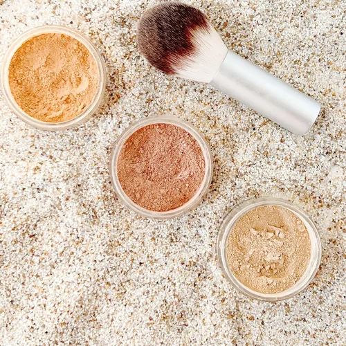 Miniatura 3 de La Bella Donna Base mineral suelta, SPF50 no química, solo 4 ingredientes, segura para arrecifes, no nano, maquillaje mineral natural con protección