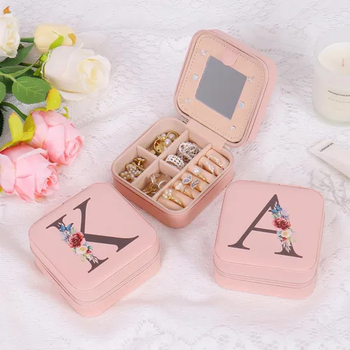 Miniatura 7 de Joyero de viaje, pequeño joyero, regalos para mujeres y niñas, mini organizador de joyas portátil rosa para aretes, anillos, collares con inicial D