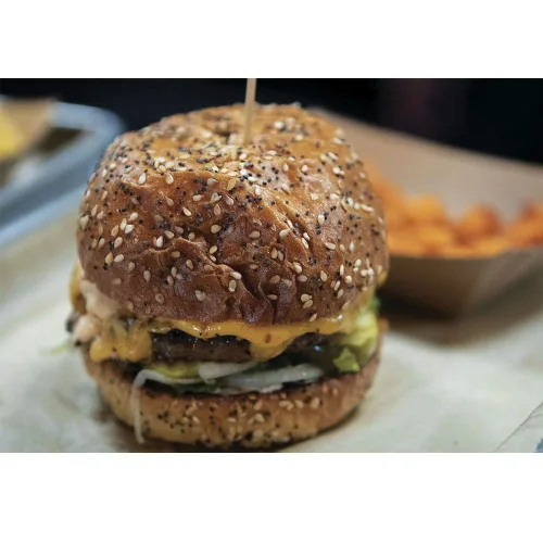 Miniatura 5 de Hamburguesas de Carne Molida Angus Wagyu de Nebraska Star Beef - El Paquete Ultra Premium para Eventos Familiares de Parrilla - Sin Hormonas y Sin