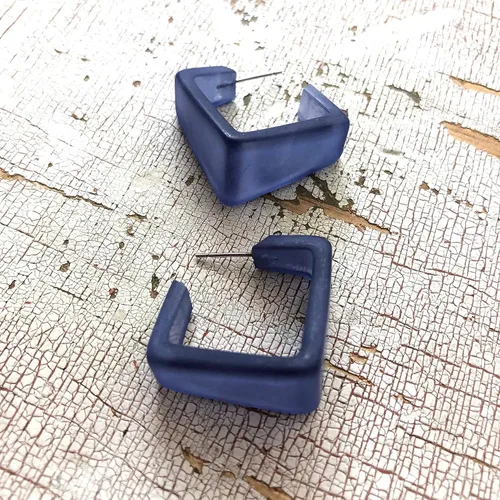 Miniatura 5 de Pendientes de aro cuadrados geométricos de Lucite esmerilado azul mezclilla
