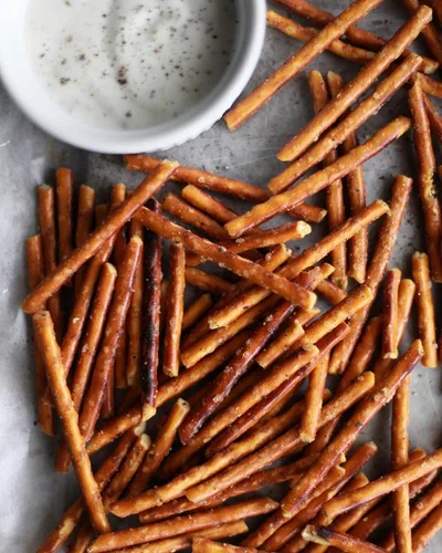 Miniatura 3 de Pop Daddy - Palitos de pretzels saborizados, pretzels gourmet saludables, paquete variado de 7.5 onzas, paquete de 3, ajo parmesano (2) y mostaza