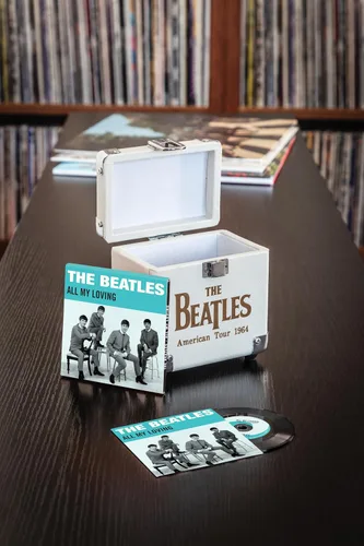 Miniatura 2 de Crosley CR4081A-AML The Beatles 1964 "All My Loving" Single con funda de transporte