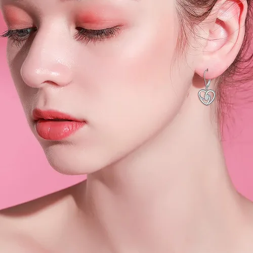 Miniatura 2 de Aretes de plata fina 925 en forma de corazón colgante para mujeres y niñas.